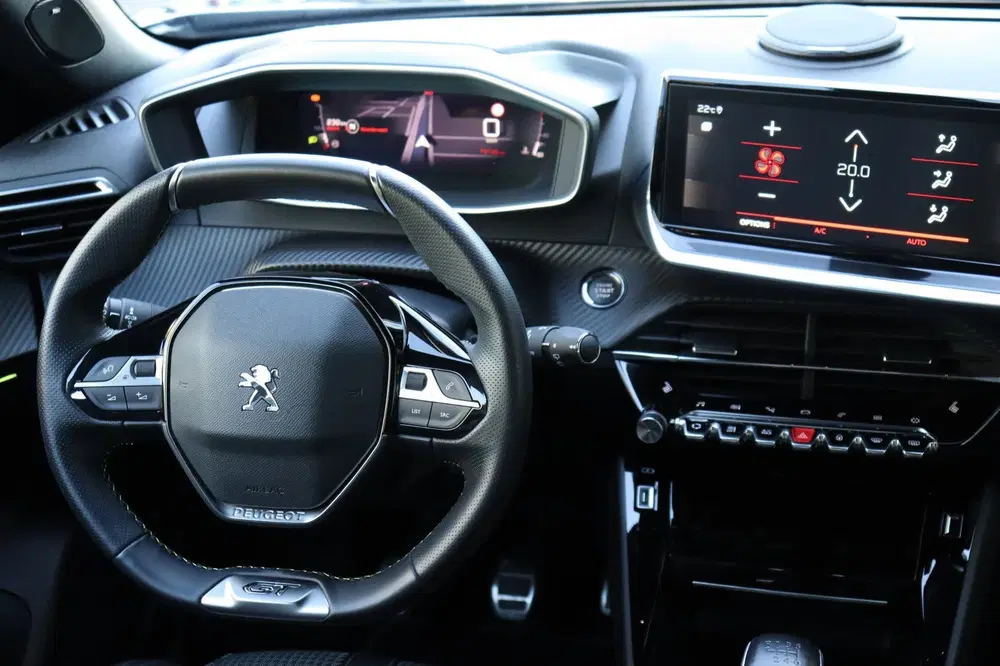 Peugeot 2008 1.2 PT 96kw GT orgNL 3D-dashboard Focal ca uit 2021, foto 14