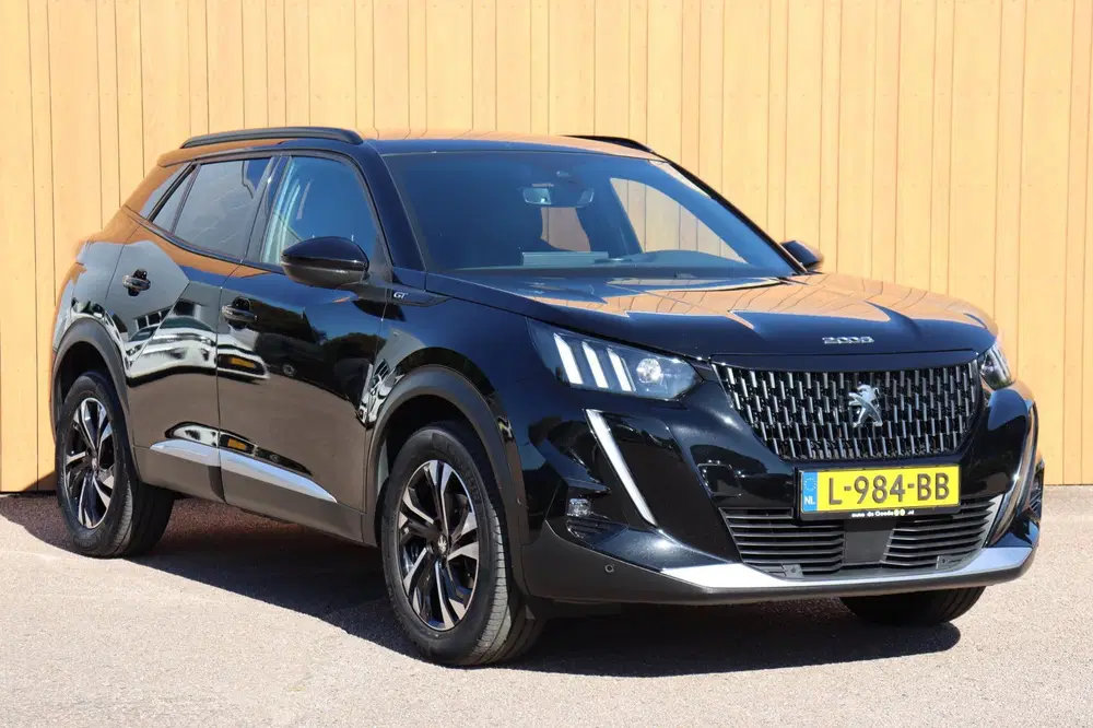 Peugeot 2008 1.2 PT 96kw GT orgNL 3D-dashboard Focal ca uit 2021, foto 2