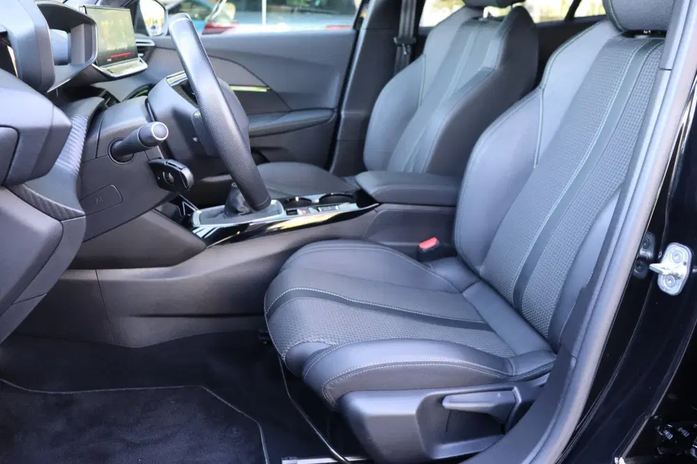 Peugeot 2008 1.2 PT 96kw GT orgNL 3D-dashboard Focal ca uit 2021, foto 8