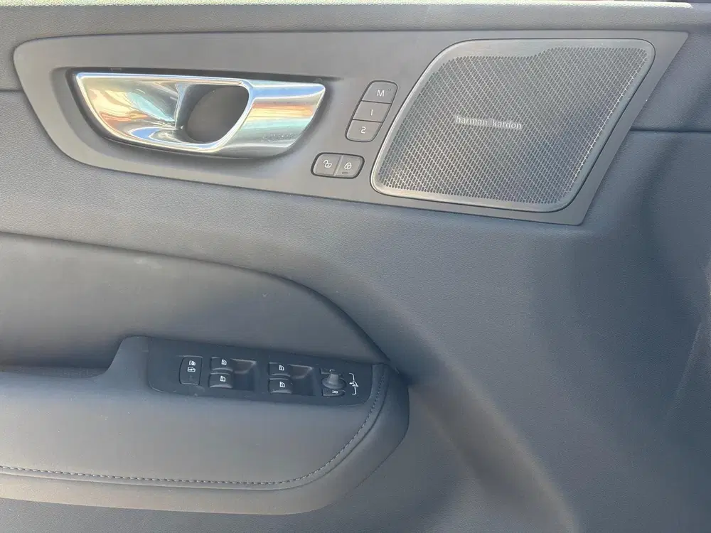 Volvo XC60 2.0 T6 Plug-in Hybrid AWD Ultra Dark uit 2026, foto 15