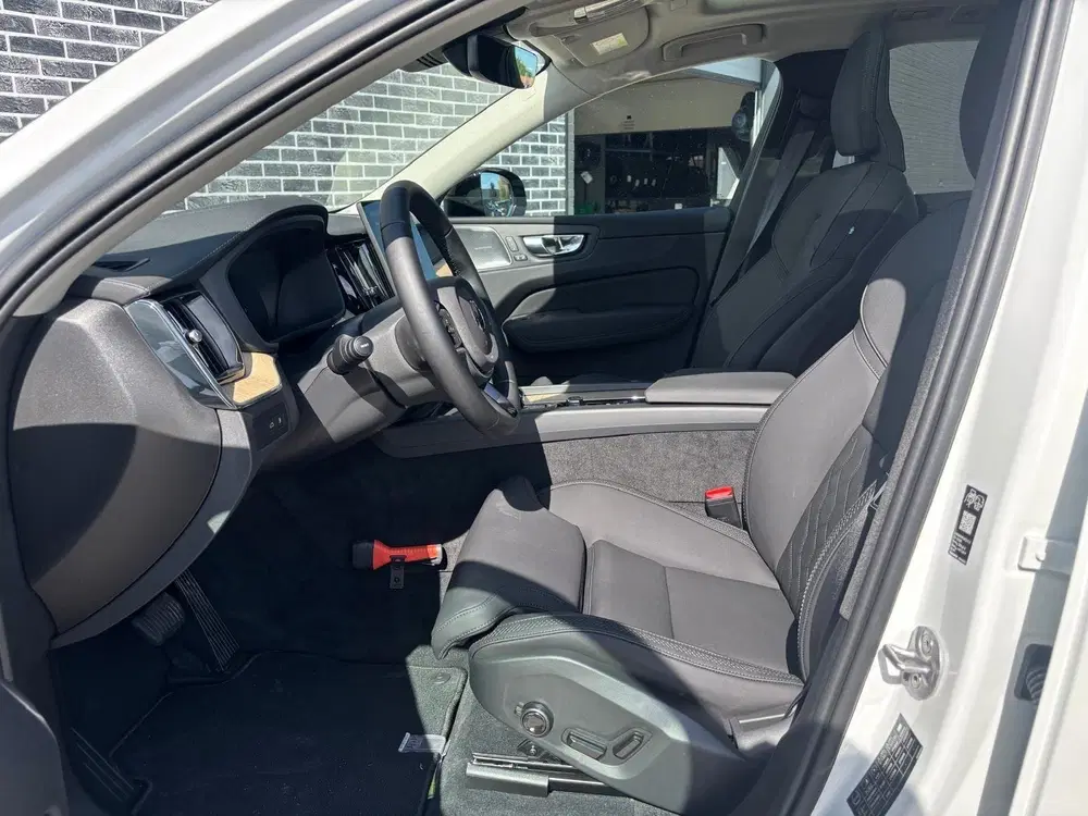 Volvo XC60 2.0 T6 Plug-in Hybrid AWD Ultra Dark uit 2026, foto 8