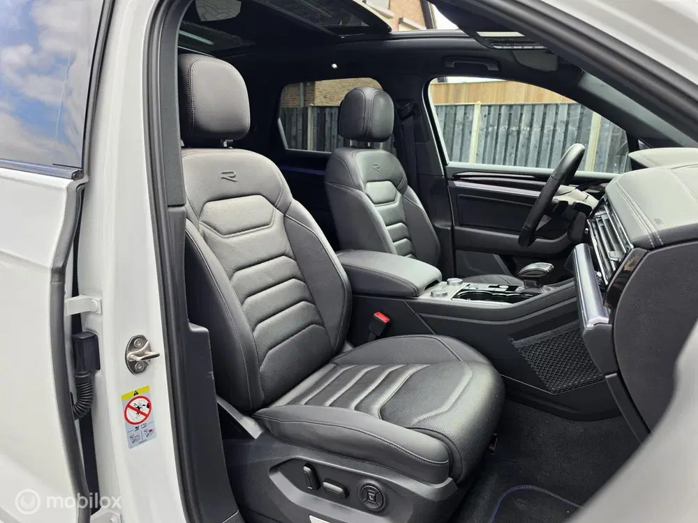 Volkswagen Touareg 3.0 TSI R-LINE 462PK PANO HUD LUCHT TREKH uit 2023, foto 2