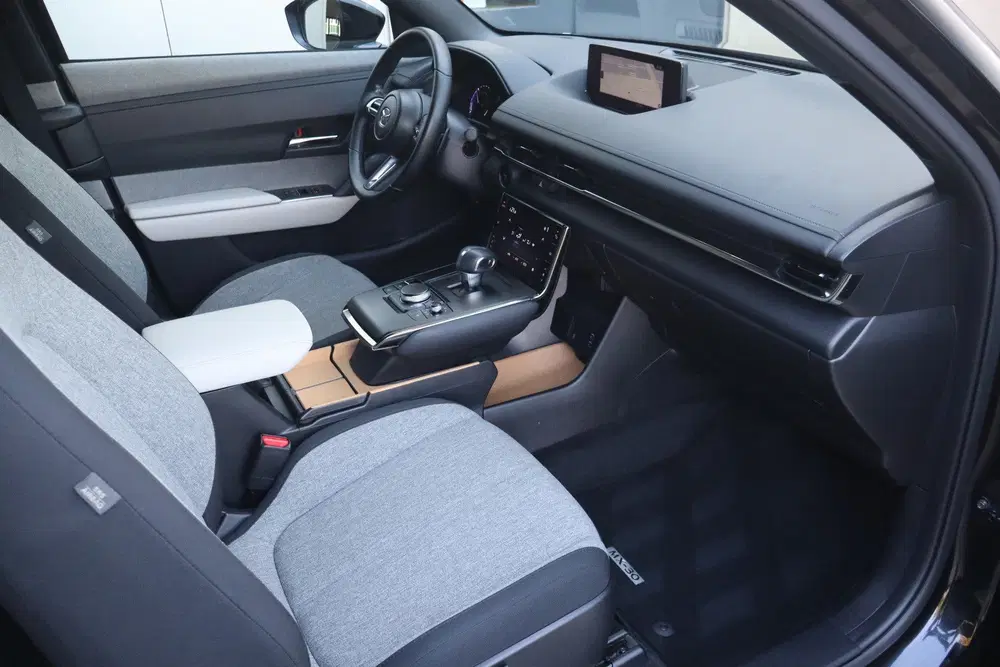 Mazda MX-30 e-SkyActiv 145 36 kWh uit 2021, foto 3