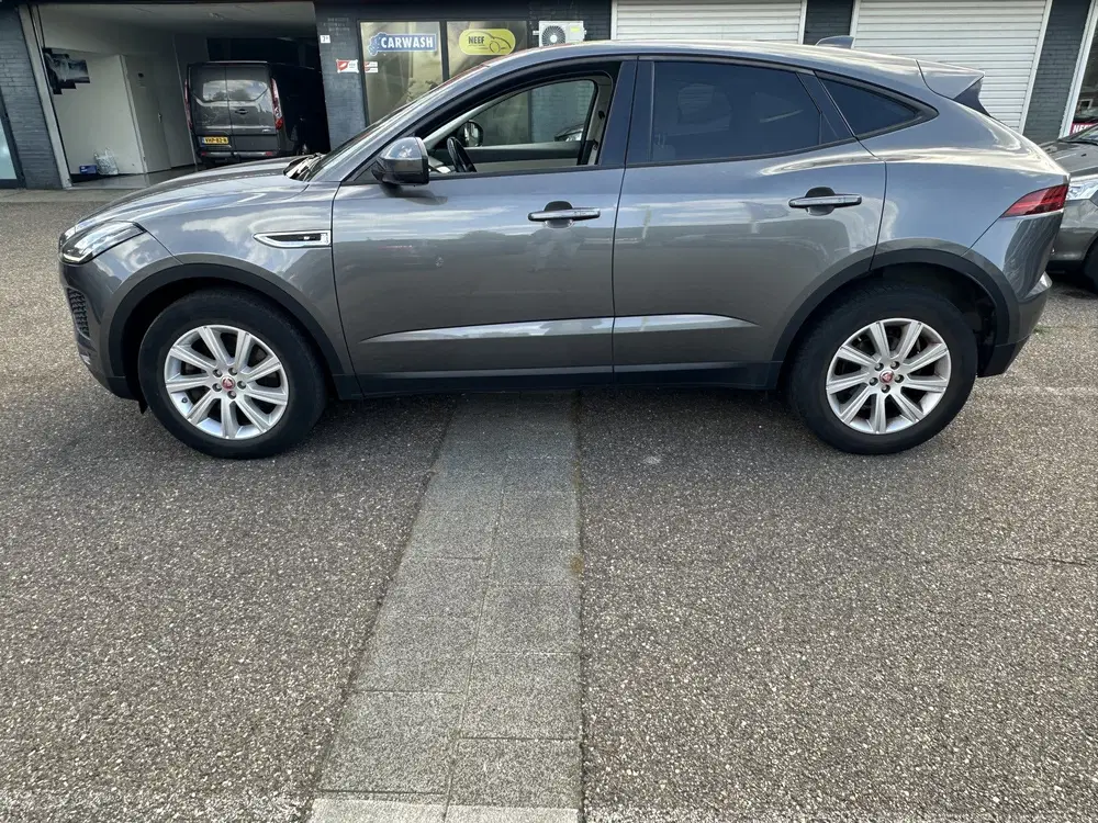 Jaguar E-Pace 2.0 P200 AWD R-Dynamic S CLIMA uit 2019, foto 2