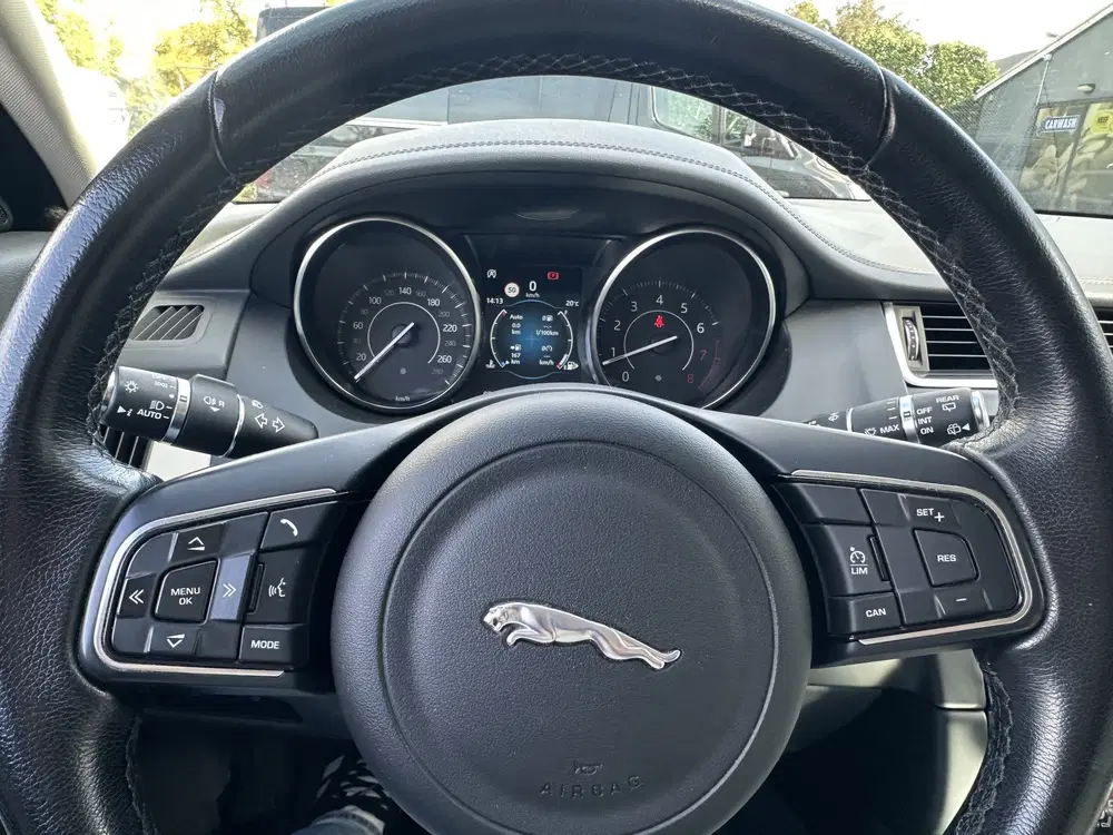 Jaguar E-Pace 2.0 P200 AWD R-Dynamic S CLIMA uit 2019, foto 4