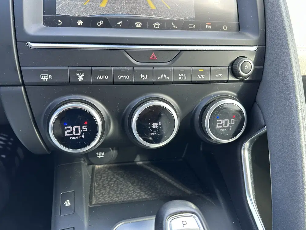 Jaguar E-Pace 2.0 P200 AWD R-Dynamic S CLIMA uit 2019, foto 7