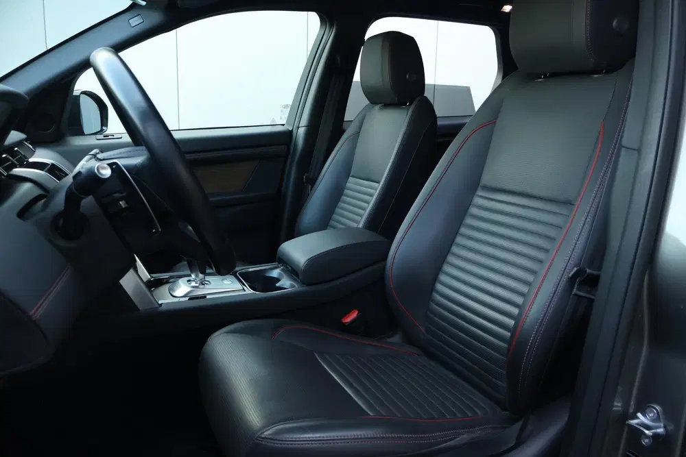 Land Rover Discovery Sport P300e 1.5 R-Dynamic HSE uit 2023, foto 11