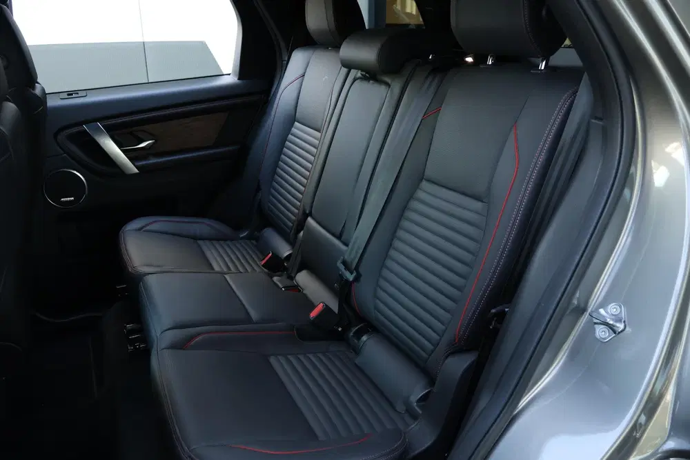 Land Rover Discovery Sport P300e 1.5 R-Dynamic HSE uit 2023, foto 14
