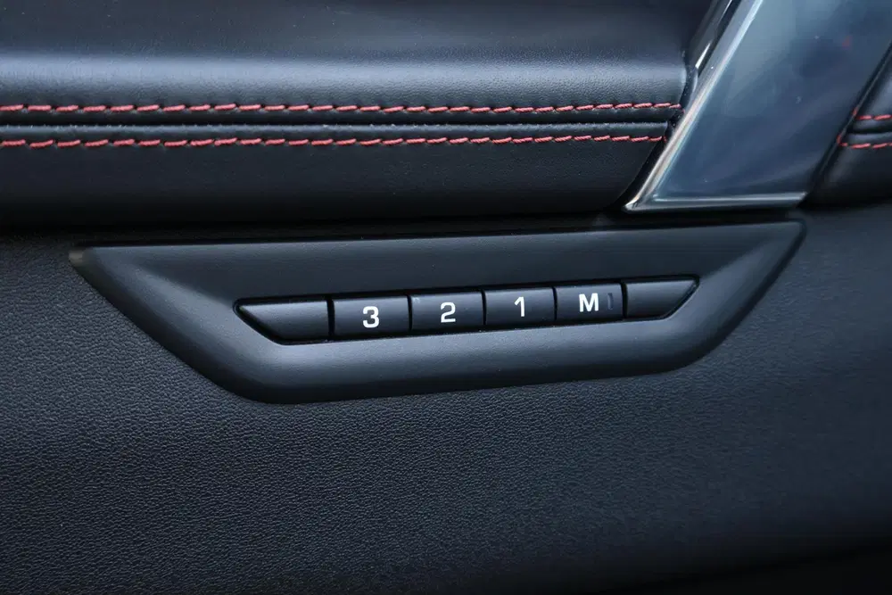 Land Rover Discovery Sport P300e 1.5 R-Dynamic HSE uit 2023, foto 15