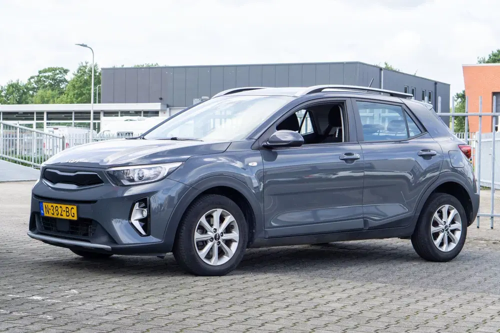 Kia Stonic 1.0 T-GDi MHEV DynamicLine CARPLAY uit 2021, foto 2