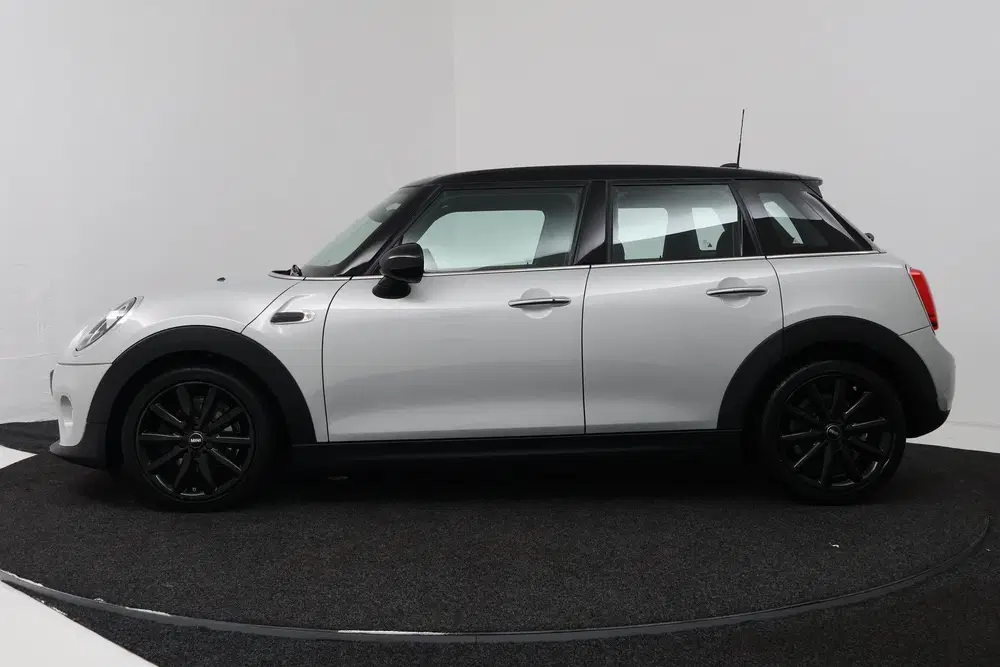 Mini Cooper 1.5 Cooper Chili (NAVIGATIE uit 2019, foto 2