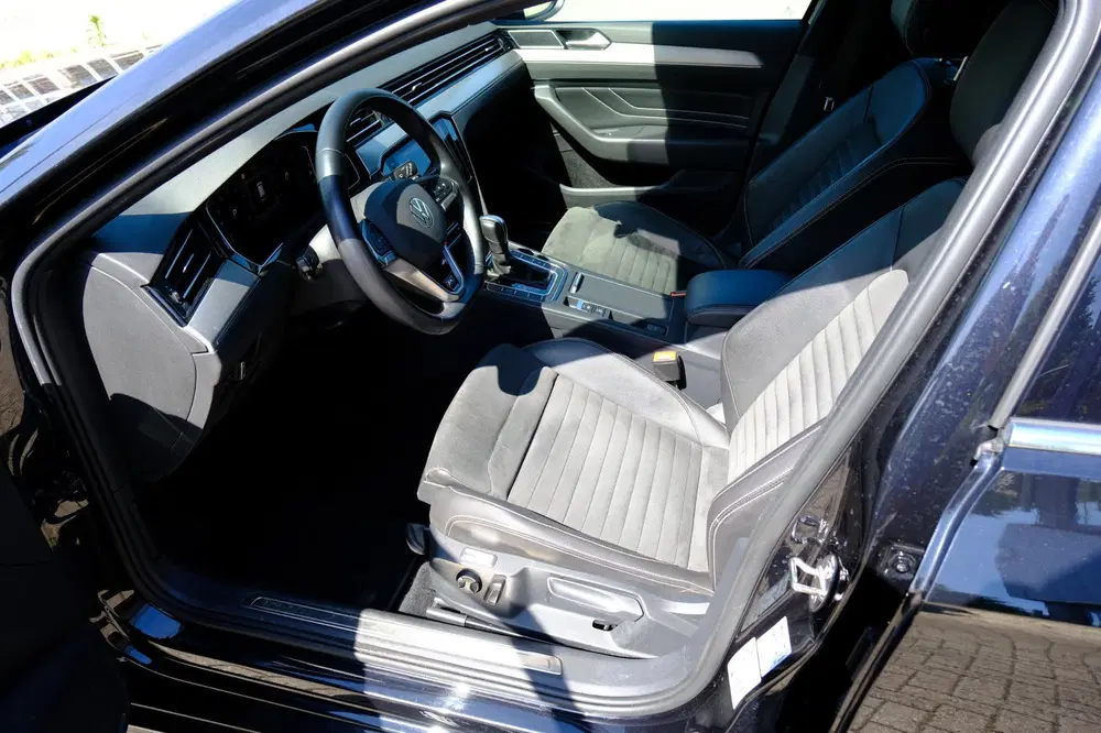 Volkswagen Passat Variant 1.5 150pk TSI R-Line Business + Au uit 2023, foto 2