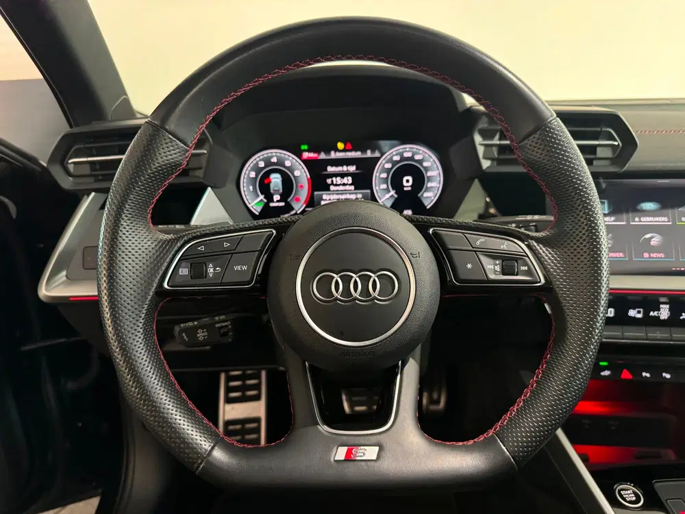 Audi A3 45 TFSI e S Line Competition Pano uit 2022, foto 11