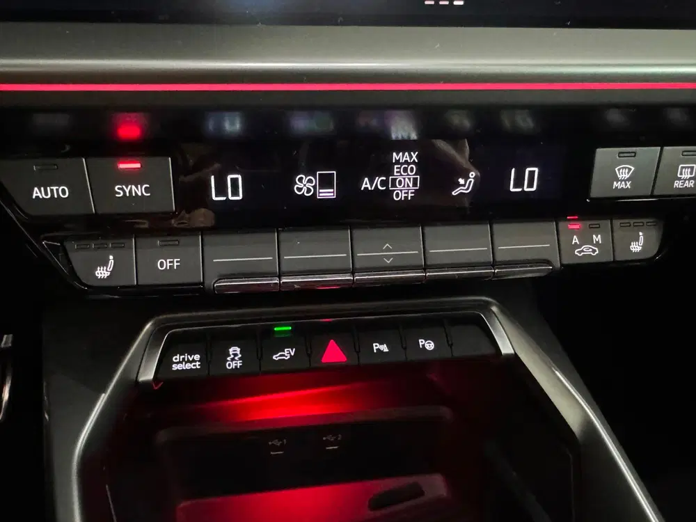 Audi A3 45 TFSI e S Line Competition Pano uit 2022, foto 14