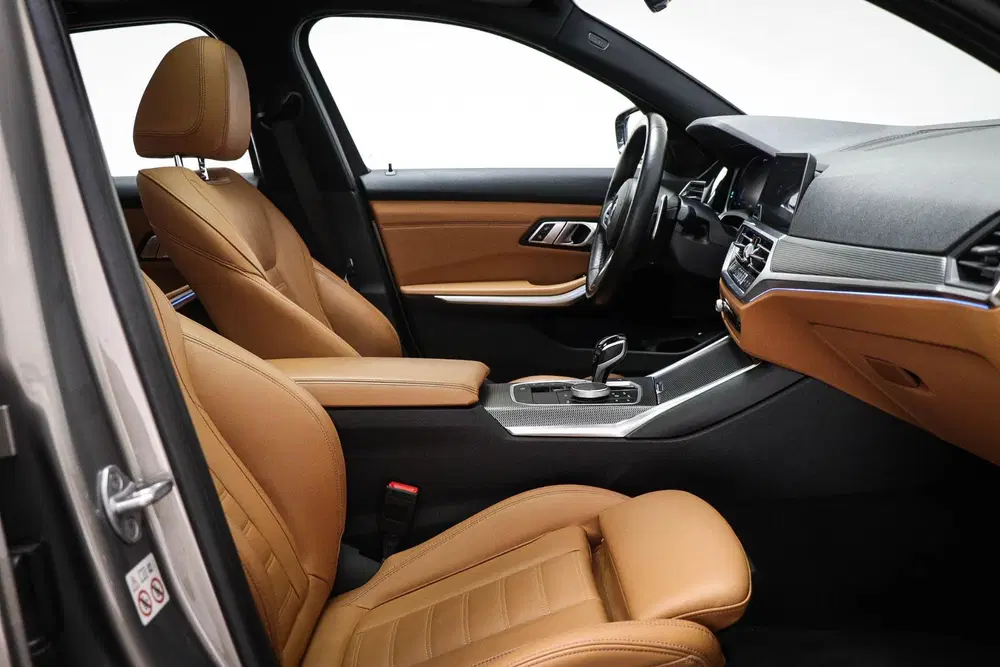BMW 3-serie 330e xDrive eDrive M-Sport Edition uit 2020, foto 4