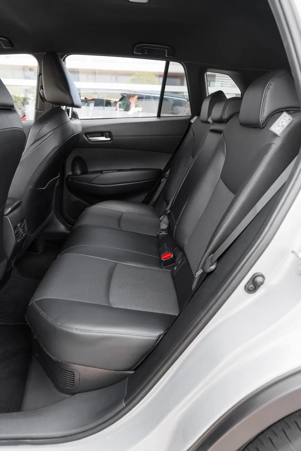 Toyota Corolla Cross Hybrid 140 Business Plus uit 2024, foto 12