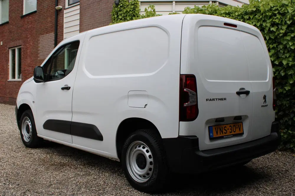 Peugeot Partner 1.5 BlueHDI Premium uit 2022, foto 2