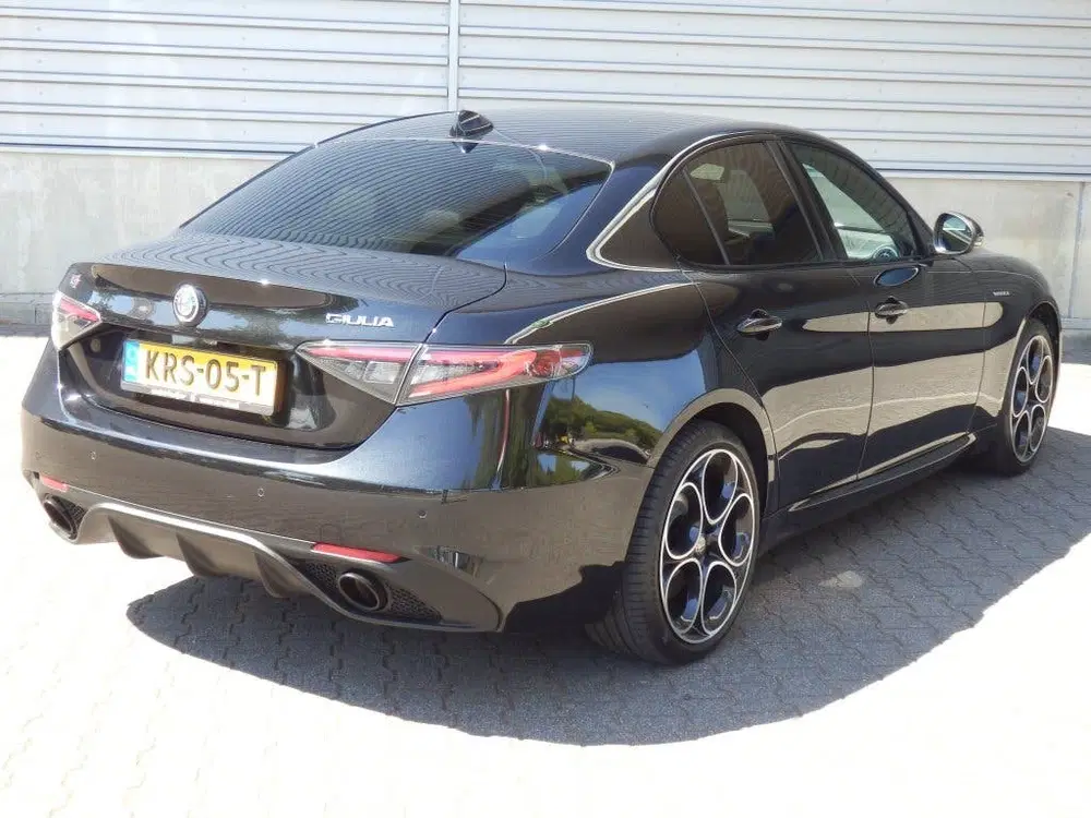 Alfa Romeo Giulia Veloce Q4 uit 2023, foto 3