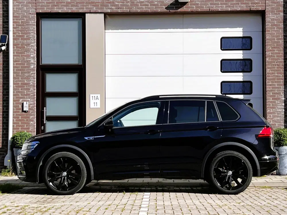 Volkswagen Tiguan 2.0 TDI 4Motion Highline Business R Black uit 2020, foto 13
