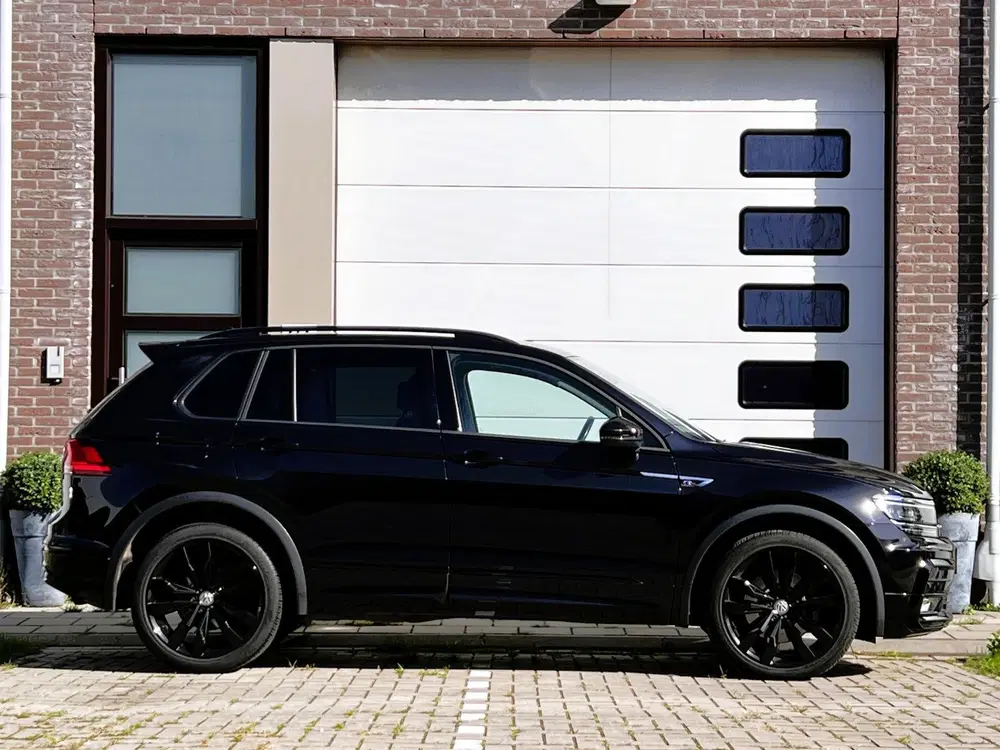 Volkswagen Tiguan 2.0 TDI 4Motion Highline Business R Black uit 2020, foto 14