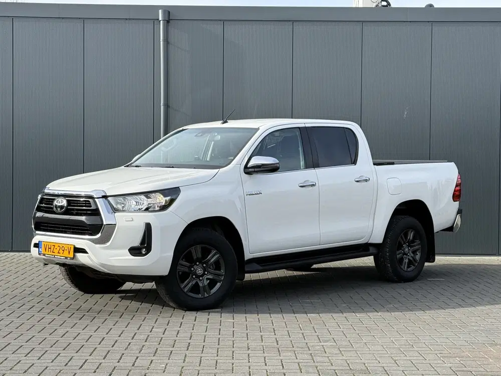 Toyota Hilux 2.4 D-4D AUTOMAAT uit 2021, foto 2
