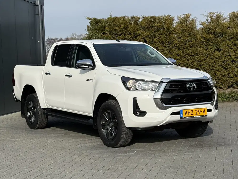 Toyota Hilux 2.4 D-4D AUTOMAAT uit 2021, foto 4