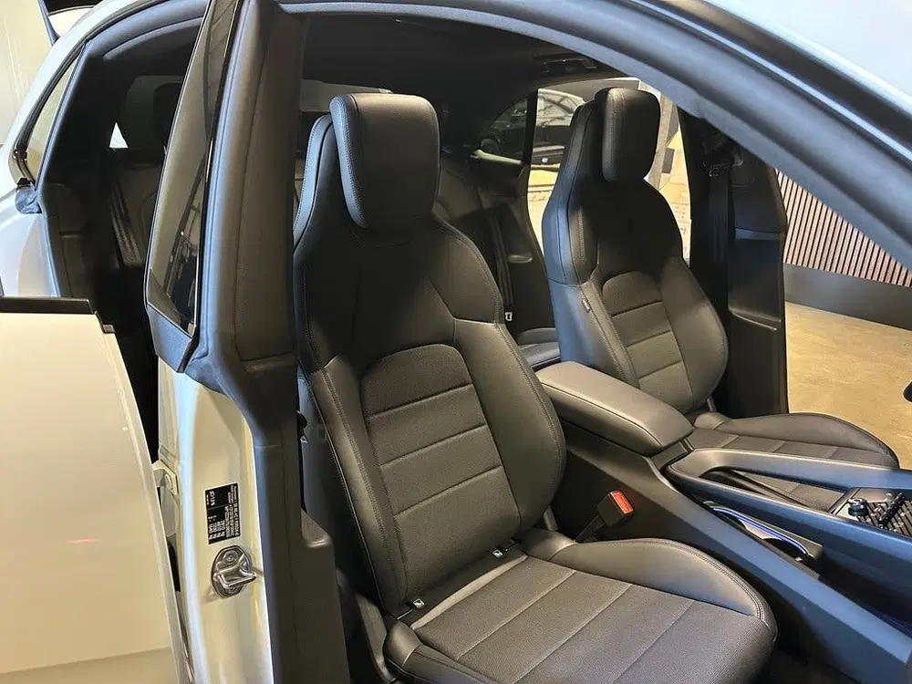 Porsche Macan Pano uit 2025, foto 10