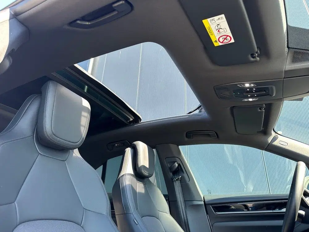 Porsche Macan Pano uit 2025, foto 14