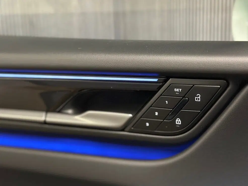 Porsche Macan Pano uit 2025, foto 15