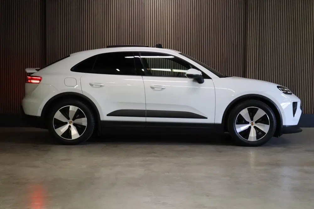 Porsche Macan Pano uit 2025, foto 8