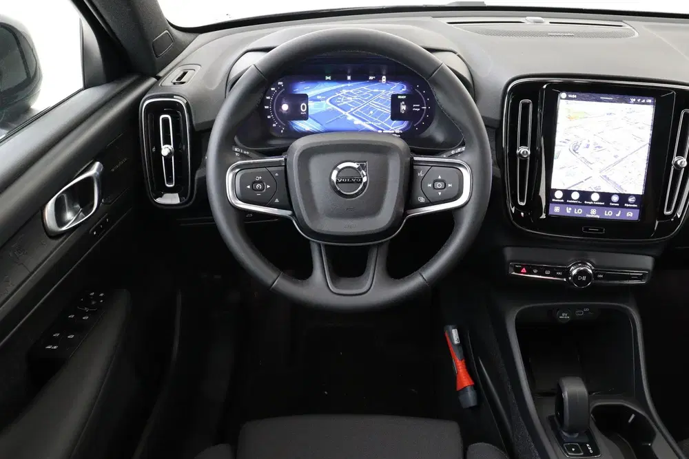 Volvo EX40 SINGLE MOTOR PLUS EUROPA 70 kWh -HARMAN uit 2026, foto 2