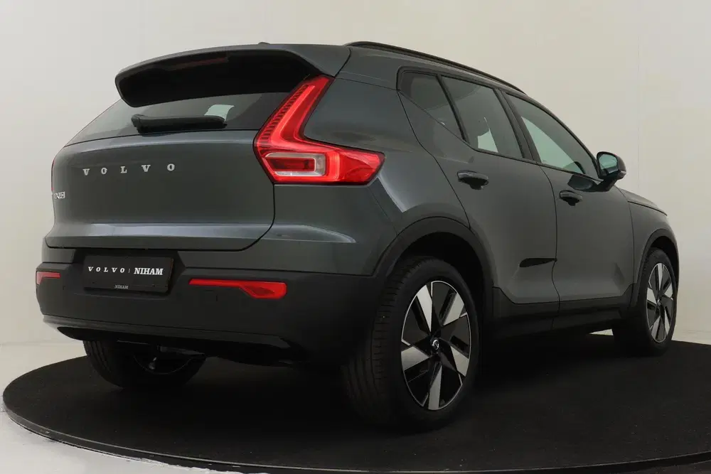 Volvo EX40 SINGLE MOTOR PLUS EUROPA 70 kWh -HARMAN uit 2026, foto 3