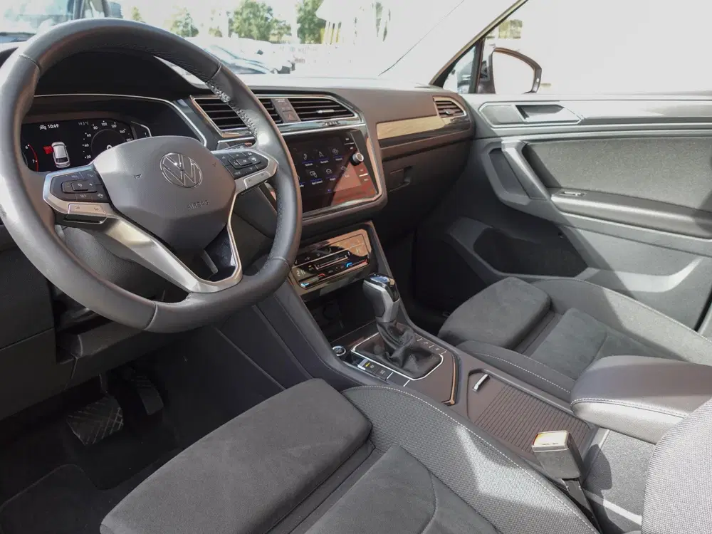 Volkswagen Tiguan 1.5 TSI 150pk DSG Elegance Navigatie Apple uit 2024, foto 2