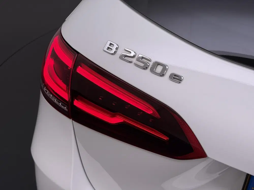 Mercedes-Benz B-Klasse 250 e Business Solution AMG Limited uit 2020, foto 2