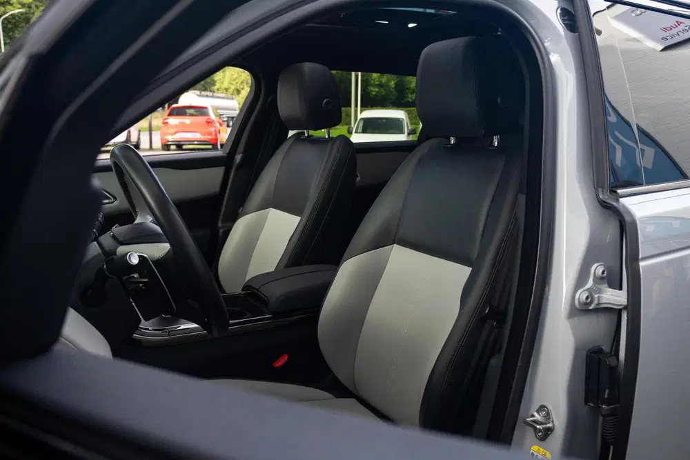 Land Rover Range Rover Velar P400e Hybride AWD R-Dynamic HSE uit 2023, foto 10