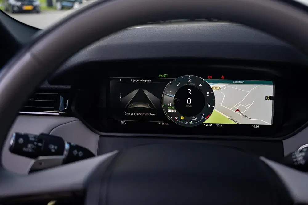 Land Rover Range Rover Velar P400e Hybride AWD R-Dynamic HSE uit 2023, foto 12