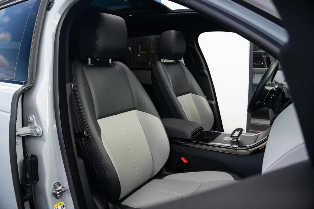 Land Rover Range Rover Velar P400e Hybride AWD R-Dynamic HSE uit 2023, foto 7