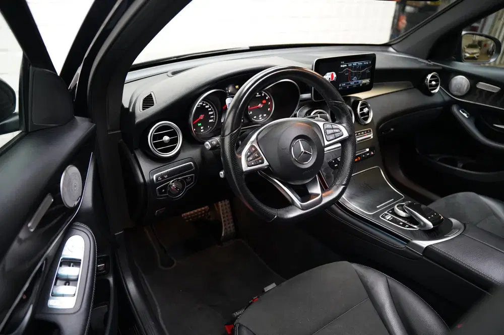 Mercedes-Benz GLC 250 4MATIC AMG NIGHT PANO SFEER uit 2019, foto 10