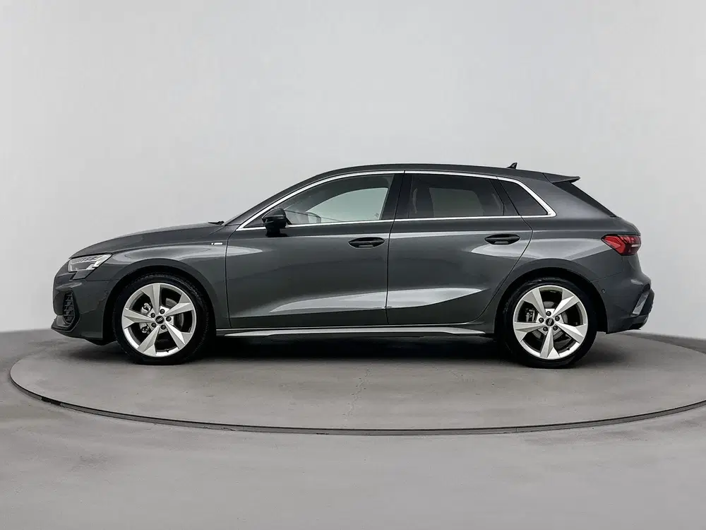 Audi A3 35 TFSI S edition 150 PK uit 2025, foto 3