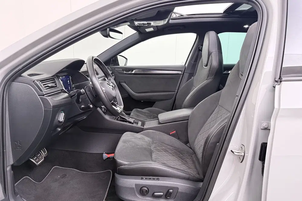 Skoda Superb 218 PK PHEV Aut. Sportline Pano-Dak Adapt uit 2023, foto 12