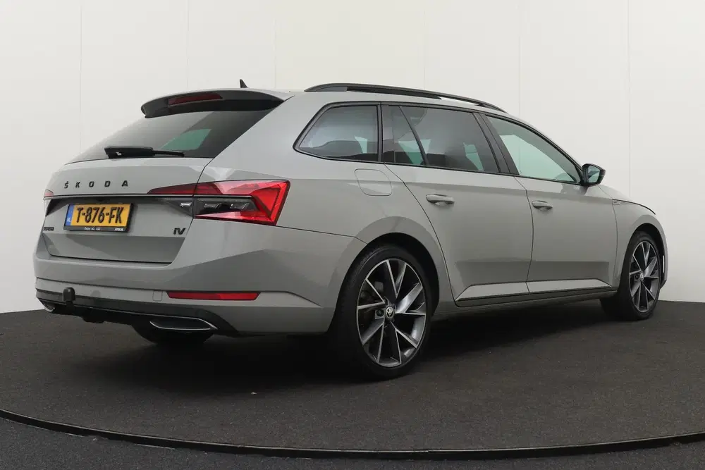 Skoda Superb 218 PK PHEV Aut. Sportline Pano-Dak Adapt uit 2023, foto 2