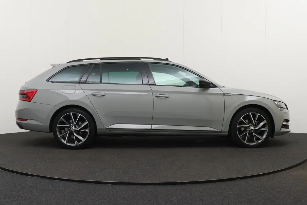Skoda Superb 218 PK PHEV Aut. Sportline Pano-Dak Adapt uit 2023, foto 6