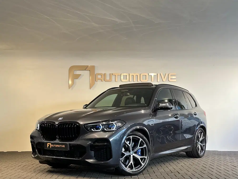 BMW X5 XDrive45e High Executive Pano uit 2022