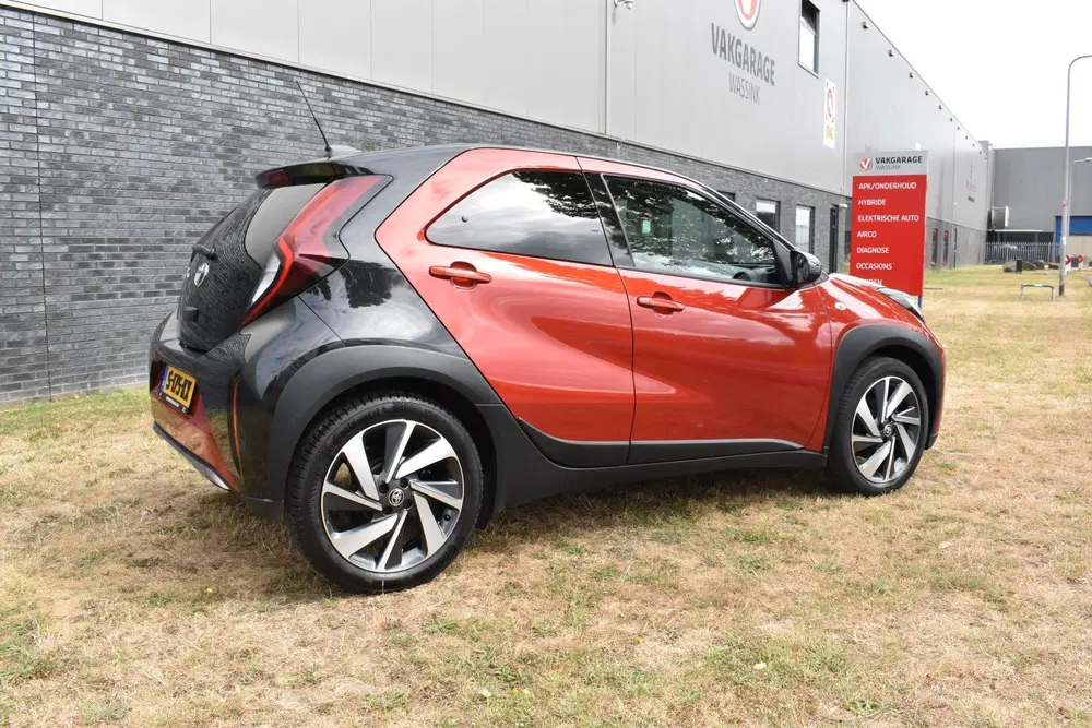 Toyota Aygo X 1.0 VVT-i MT Envy Jbl Navigatie Carplay uit 2023, foto 3