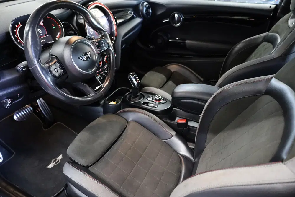 Mini John Cooper Works Cooper Works JCW Pack F1 PANO HARMAN&KARDO uit 2021, foto 10
