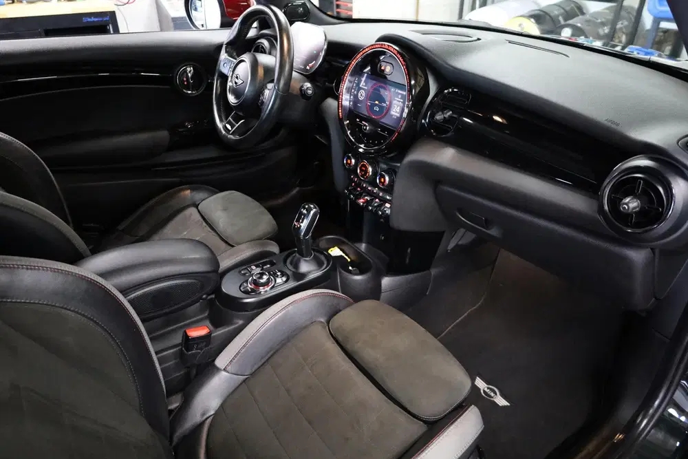 Mini John Cooper Works Cooper Works JCW Pack F1 PANO HARMAN&KARDO uit 2021, foto 11