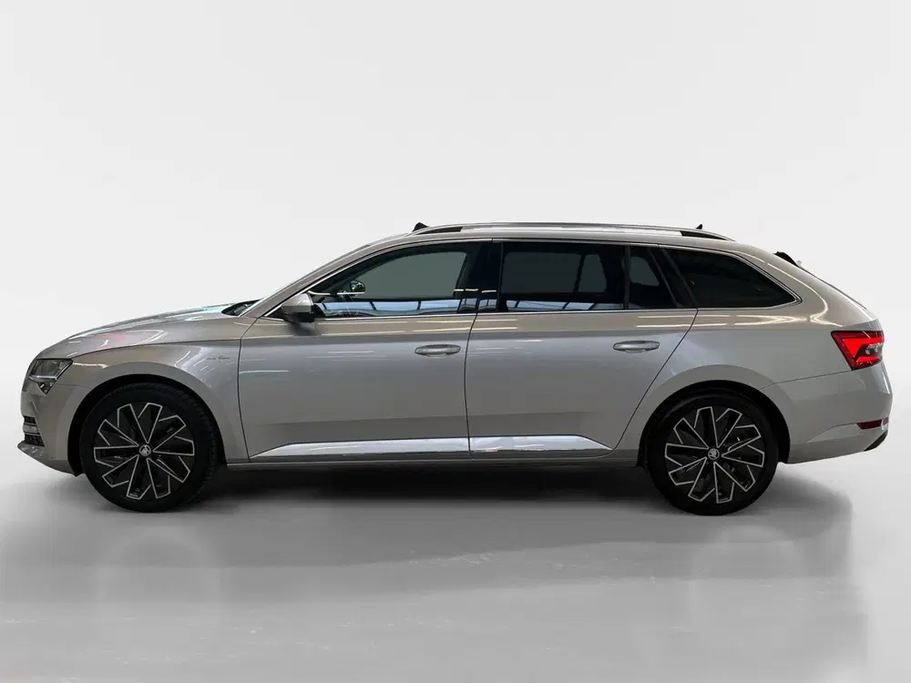 Skoda Superb 1.4 TSI iV Laurin & Klement I Panoramadak uit 2023, foto 10