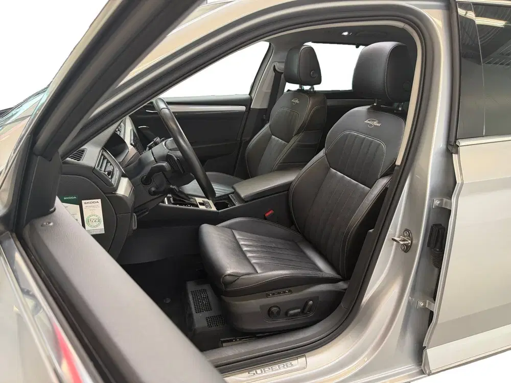 Skoda Superb 1.4 TSI iV Laurin & Klement I Panoramadak uit 2023, foto 12