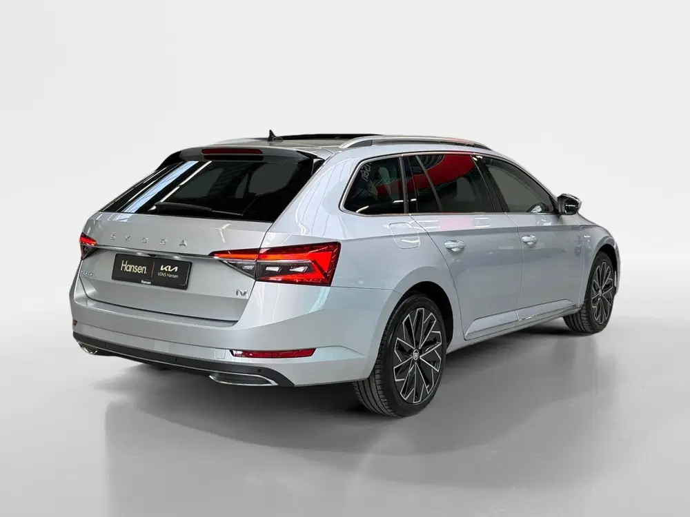 Skoda Superb 1.4 TSI iV Laurin & Klement I Panoramadak uit 2023, foto 2