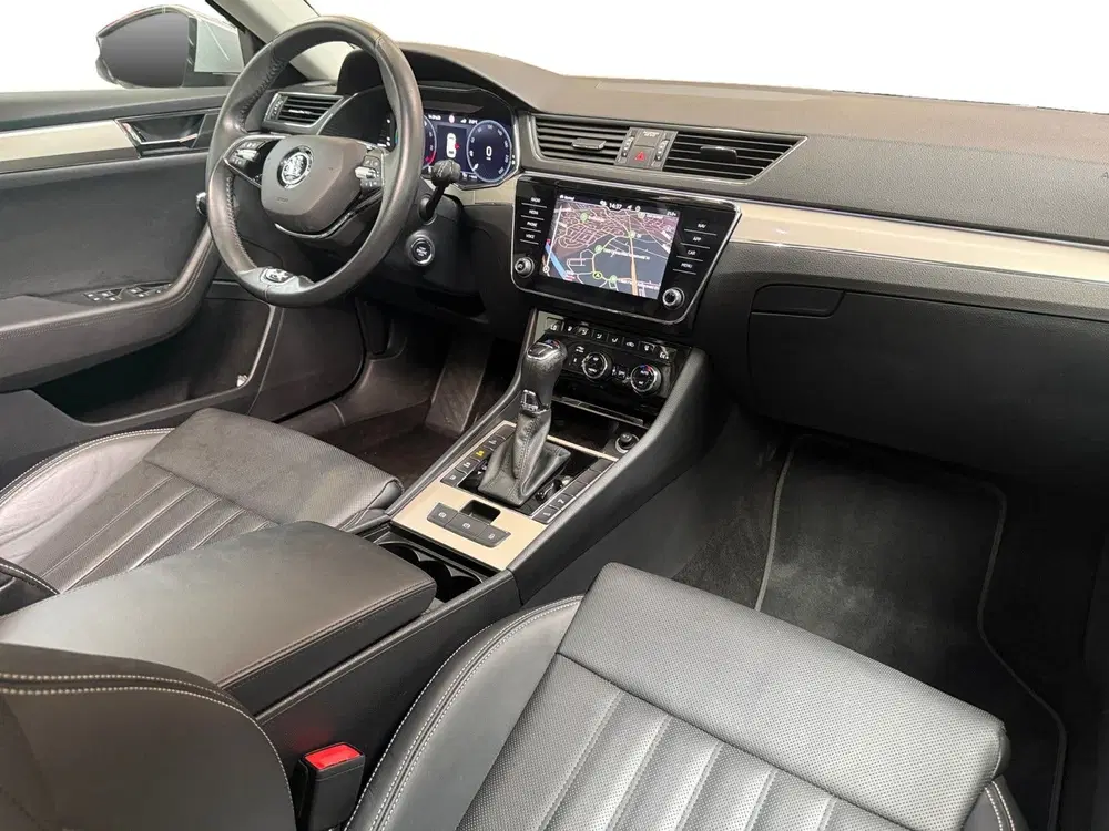 Skoda Superb 1.4 TSI iV Laurin & Klement I Panoramadak uit 2023, foto 4